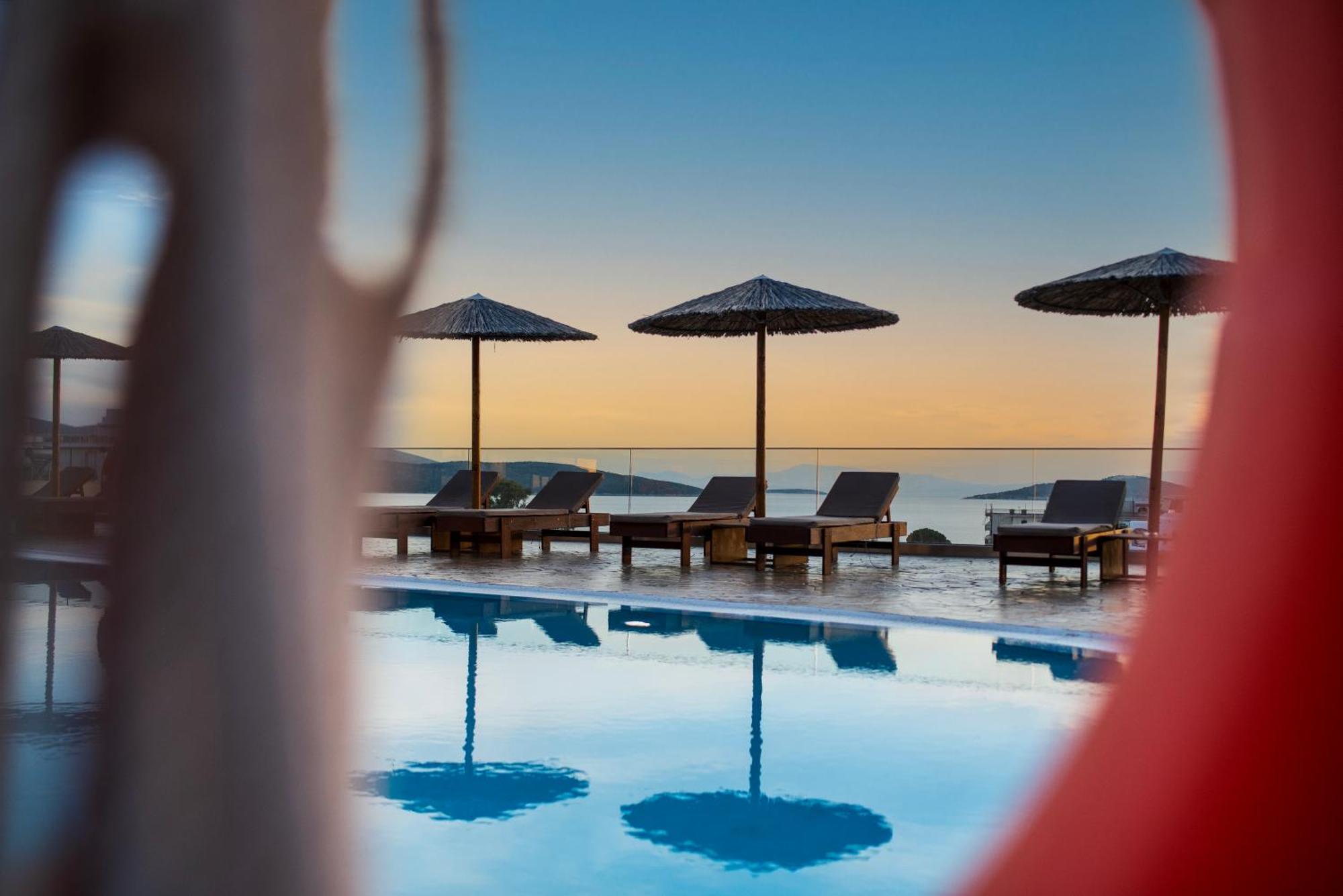 Evia Hotel & Suites Marmari  エクステリア 写真