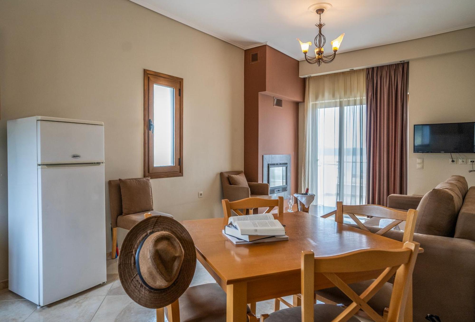 Evia Hotel & Suites Marmari  エクステリア 写真