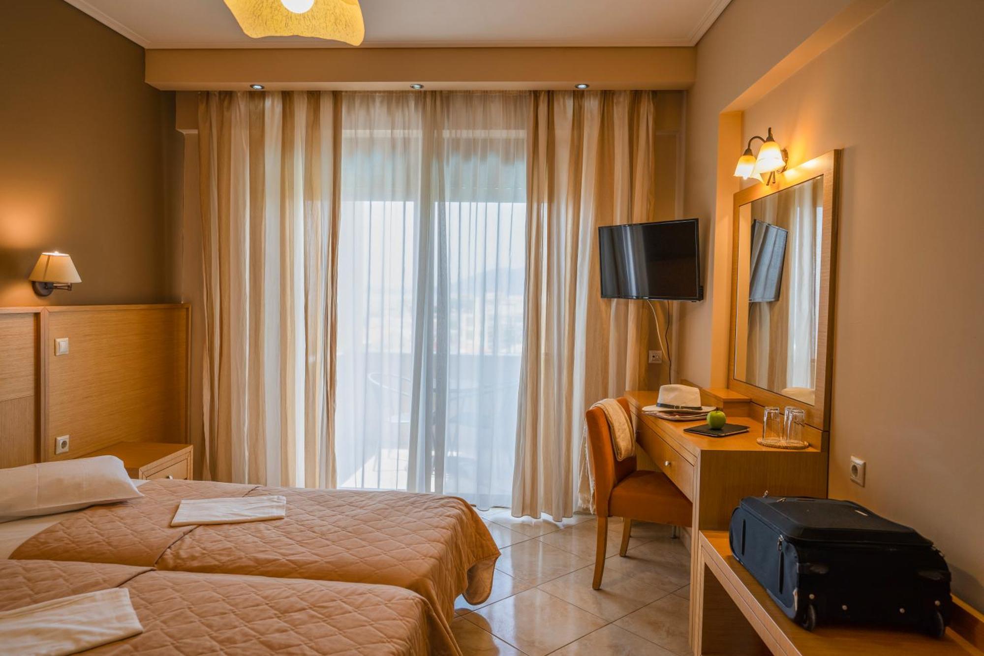 Evia Hotel & Suites Marmari  エクステリア 写真