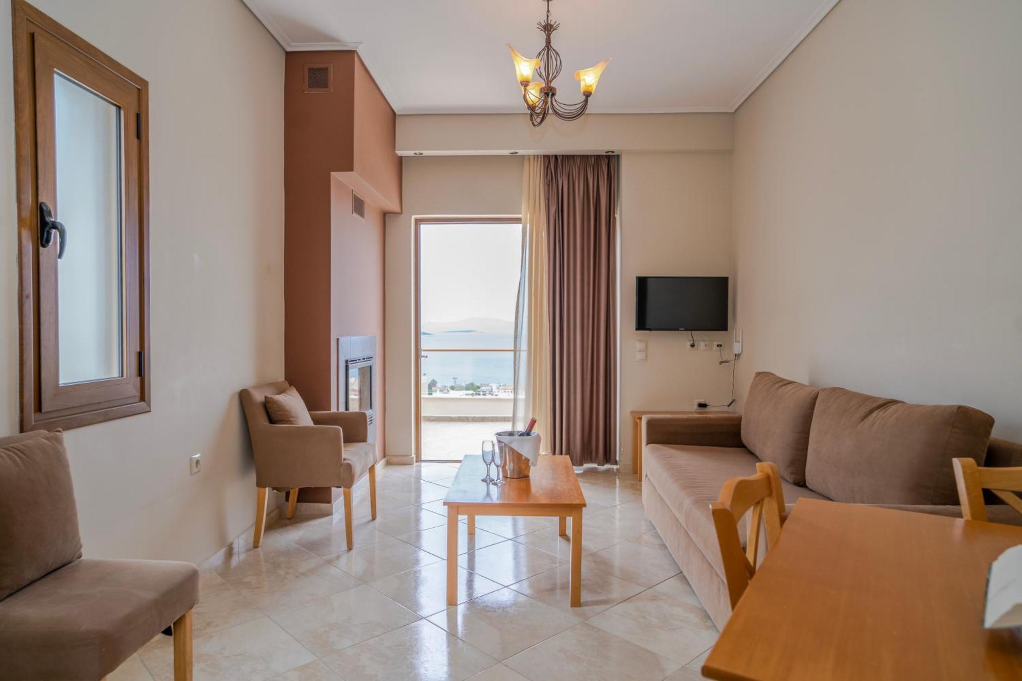 Evia Hotel & Suites Marmari  エクステリア 写真