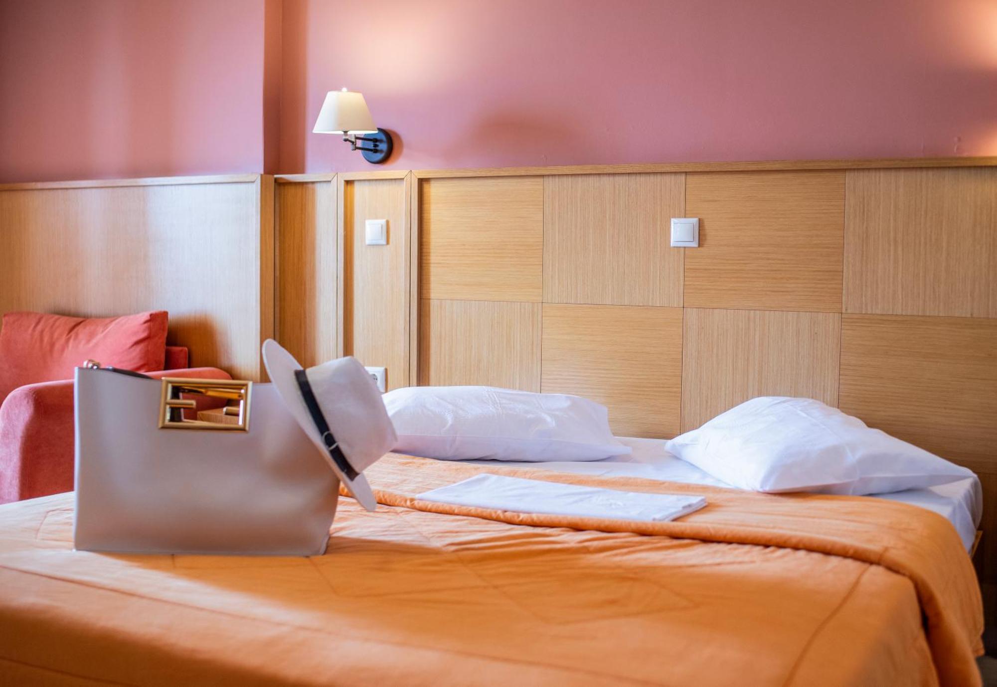 Evia Hotel & Suites Marmari  エクステリア 写真