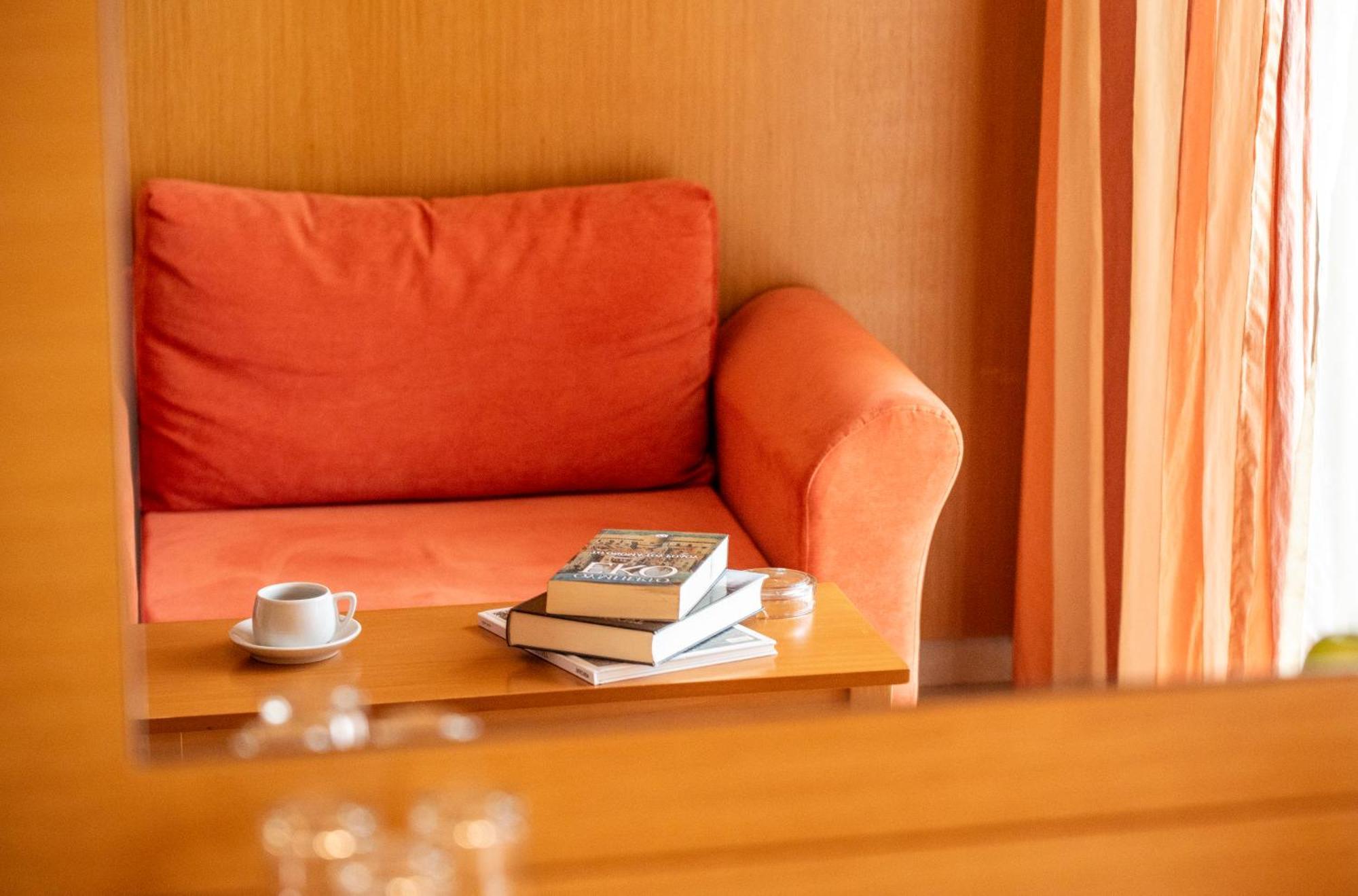 Evia Hotel & Suites Marmari  エクステリア 写真