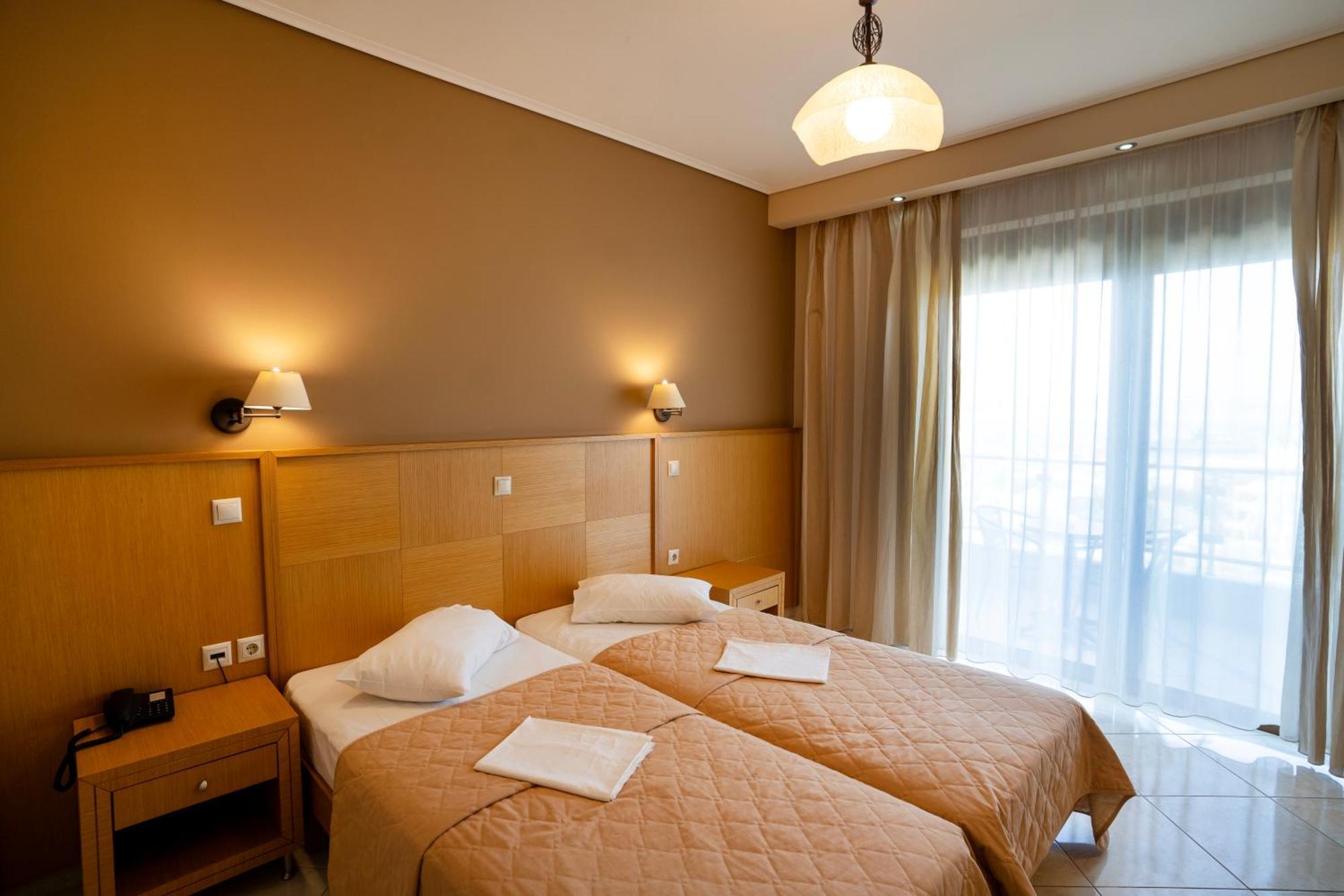 Evia Hotel & Suites Marmari  エクステリア 写真