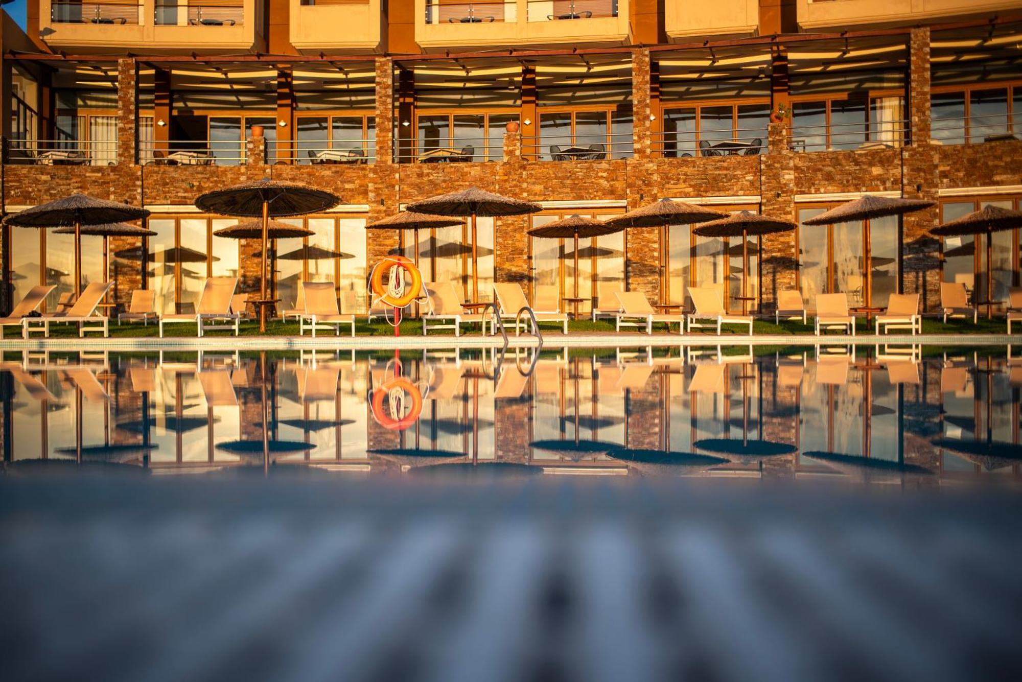 Evia Hotel & Suites Marmari  エクステリア 写真