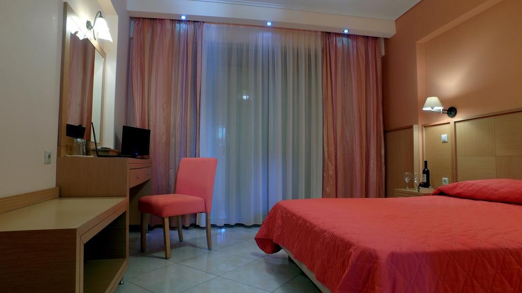 Evia Hotel & Suites Marmari  エクステリア 写真